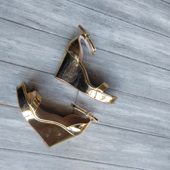 Mix No. 6 l Gold Metallic Sahi Wedge Sandal l Size 7 - Picture 9 of 9
